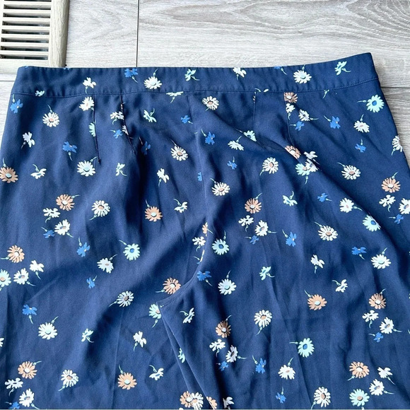 Michel Studio Allover Floral Print Pleated Front  Pants - Picture 11 of 11